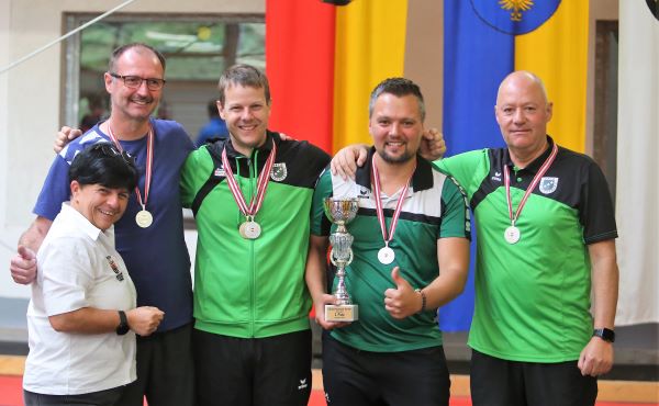 tl_files/aaa_Galerien/001_BILDER/9985 Eisstocksport 2021 2022/10.2.22 Vorschau WM 2022/Final Four Oberwart 22/ZIEL OEM 22 HERREN BEWERBE Klagenfurt Stocksport 17.09.22/BOEE HP 600 Ps Team Pl 2 Tirol.JPG