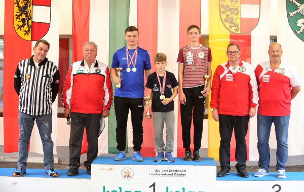 tl_files/aaa_Galerien/001_BILDER/9985 Eisstocksport 2021 2022/10.2.22 Vorschau WM 2022/Final Four Oberwart 22/ZIEL OEM 22 HERREN BEWERBE Klagenfurt Stocksport 17.09.22/BOEE HP Podium U14.jpg