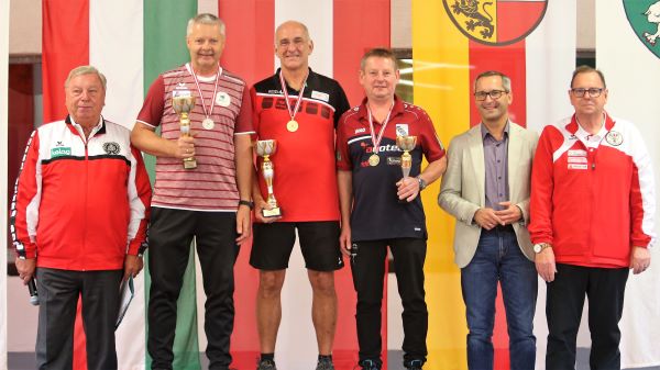 tl_files/aaa_Galerien/001_BILDER/9985 Eisstocksport 2021 2022/10.2.22 Vorschau WM 2022/Final Four Oberwart 22/ZIEL OEM 22 HERREN BEWERBE Klagenfurt Stocksport 17.09.22/BOEE HP Senioren Podium.JPG