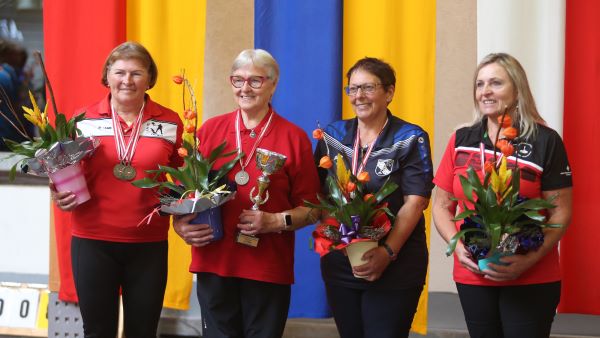 tl_files/aaa_Galerien/001_BILDER/9985 Eisstocksport 2021 2022/10.2.22 Vorschau WM 2022/Final Four Oberwart 22/Ziel OEM 2. Tag 2022 Klagenfurt/LV Salzburg 3. Platz Teamwertung Damen 22 600 px.JPG