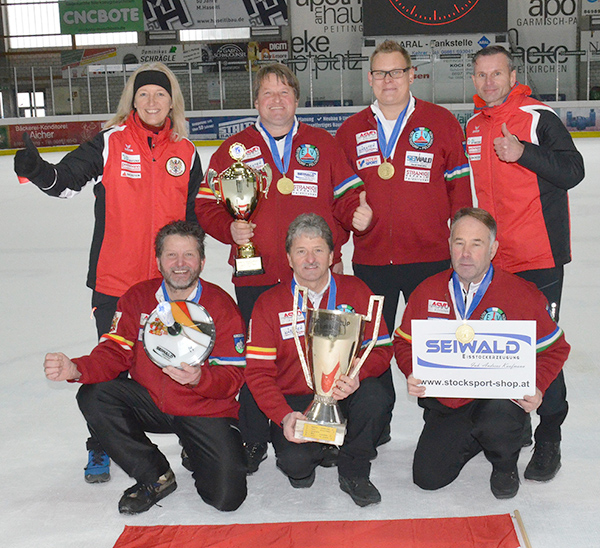 tl_files/aaa_Galerien/001_BILDER/9985 Eisstocksport 2021 2022/29.11.21 EUROPACUP HERREN Peiting/EV Rottendorf mit BOEE Funktionaeren 600 px.jpg