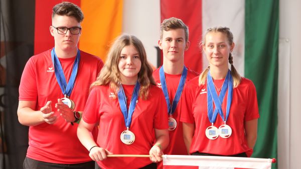 tl_files/aaa_Galerien/001_BILDER/9986_Stocksport 2021/06.08.21 18. EURO GRAND PRIX U16 Klagenfurt/FT__7073 Zielteam Oesterreich U16 Platz 2 600 px breit.jpg
